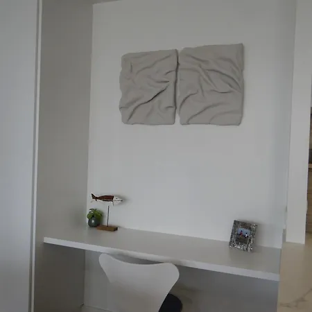 아파트 Prachtig Met Ruim Uitzicht En Privegarage- In Hartje